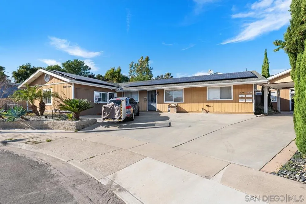 7696 Kiwi St San Diego, CA 92123