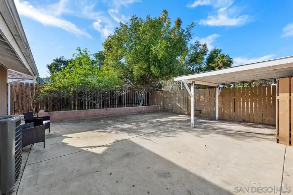 7696 Kiwi St San Diego, CA 92123