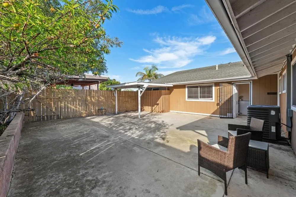 7696 Kiwi St San Diego, CA 92123