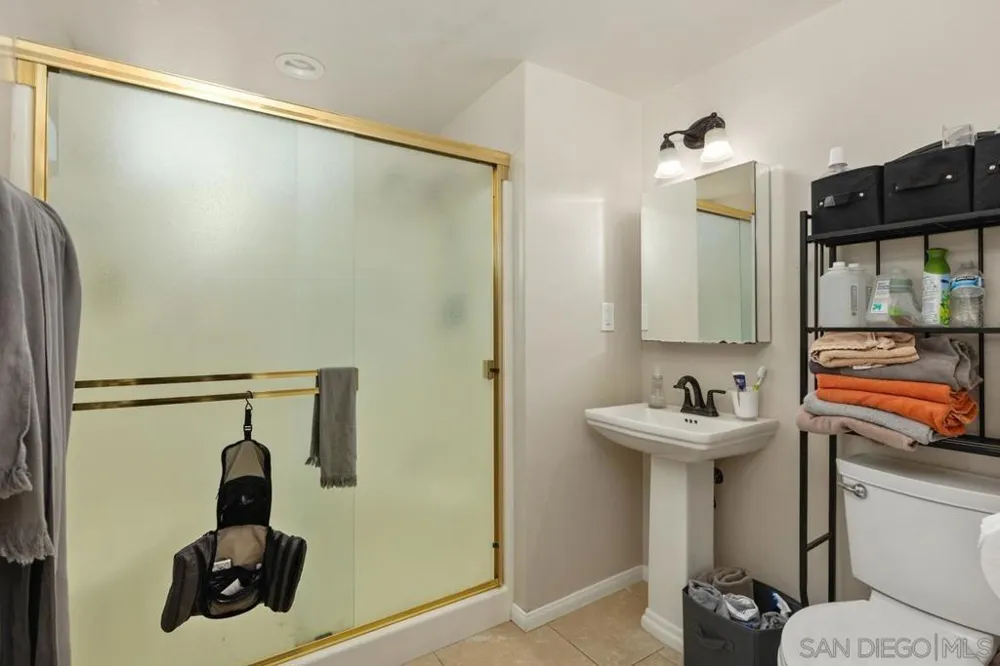 7696 Kiwi St San Diego, CA 92123
