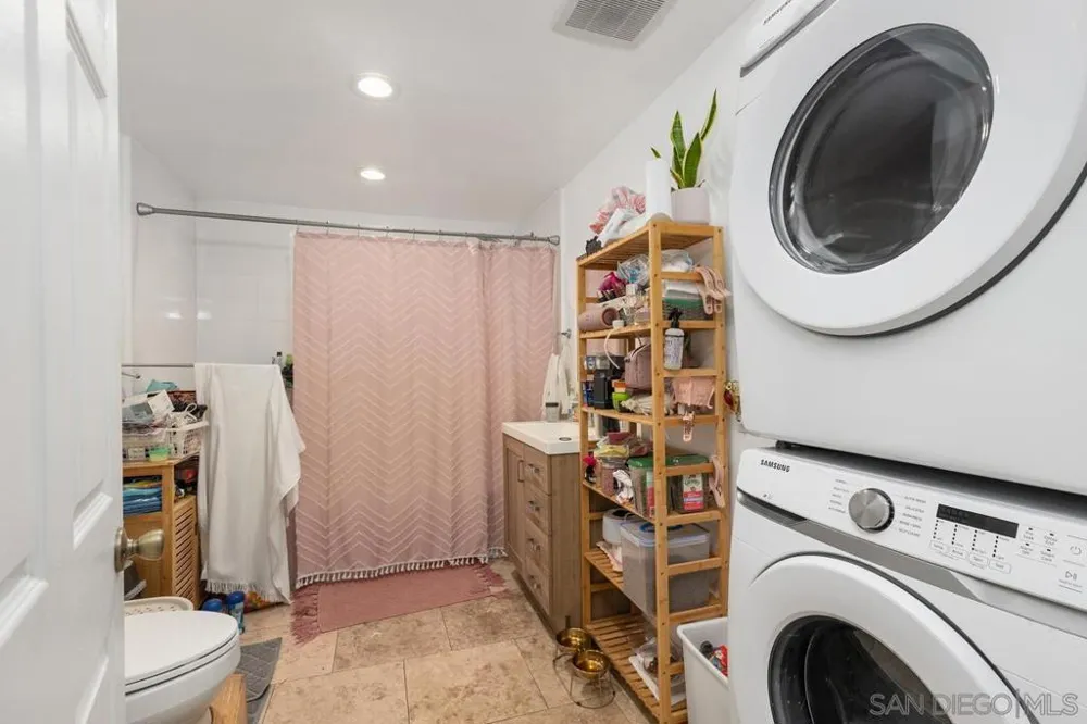 7696 Kiwi St San Diego, CA 92123
