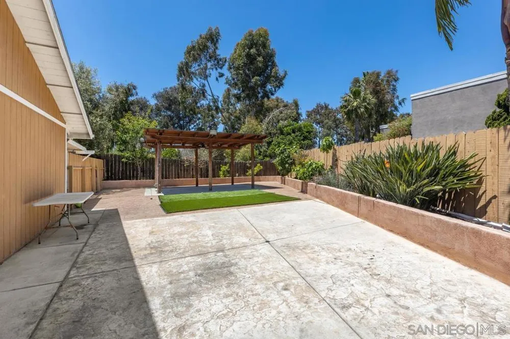 7696 Kiwi St San Diego, CA 92123