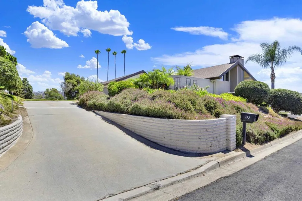 20 Via Alta Vis Bonsall, CA 92003