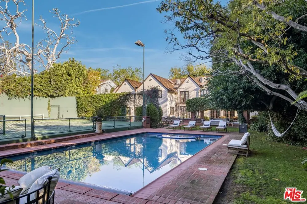 717 Alpine Drive Beverly Hills, CA 90210