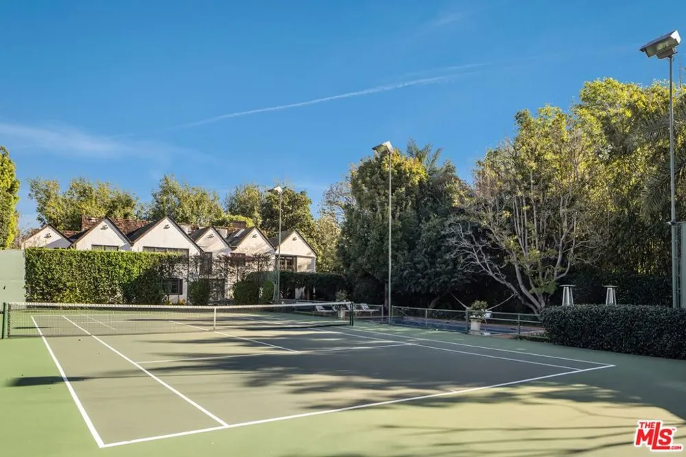 717 Alpine Drive Beverly Hills, CA 90210