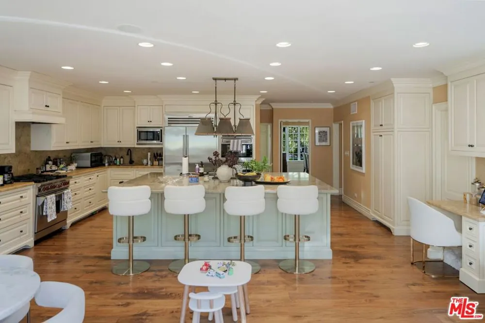 717 Alpine Drive Beverly Hills, CA 90210