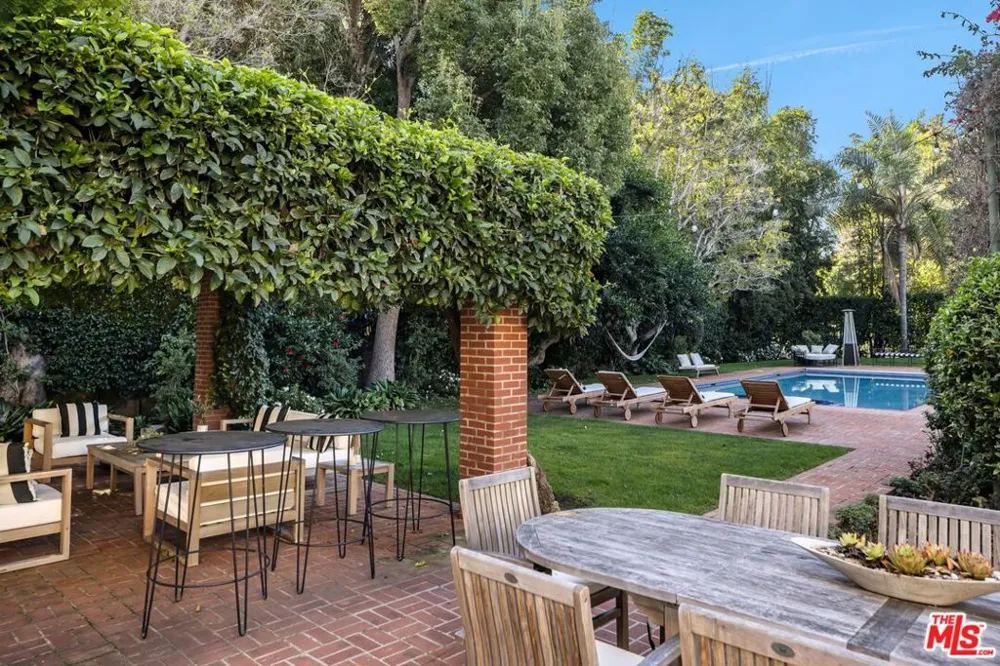 717 Alpine Drive Beverly Hills, CA 90210