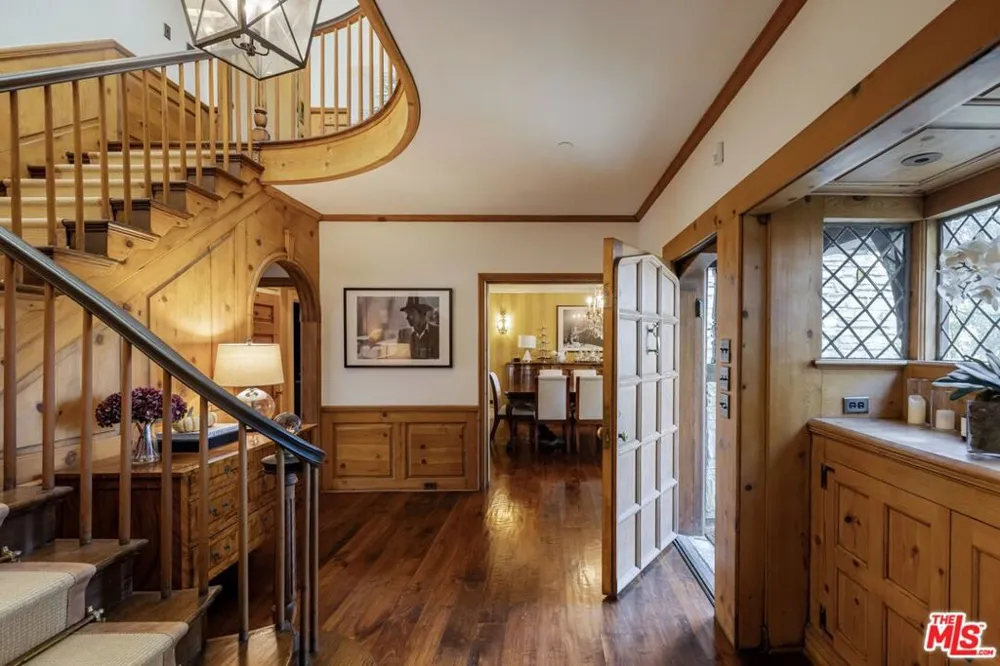 717 Alpine Drive Beverly Hills, CA 90210