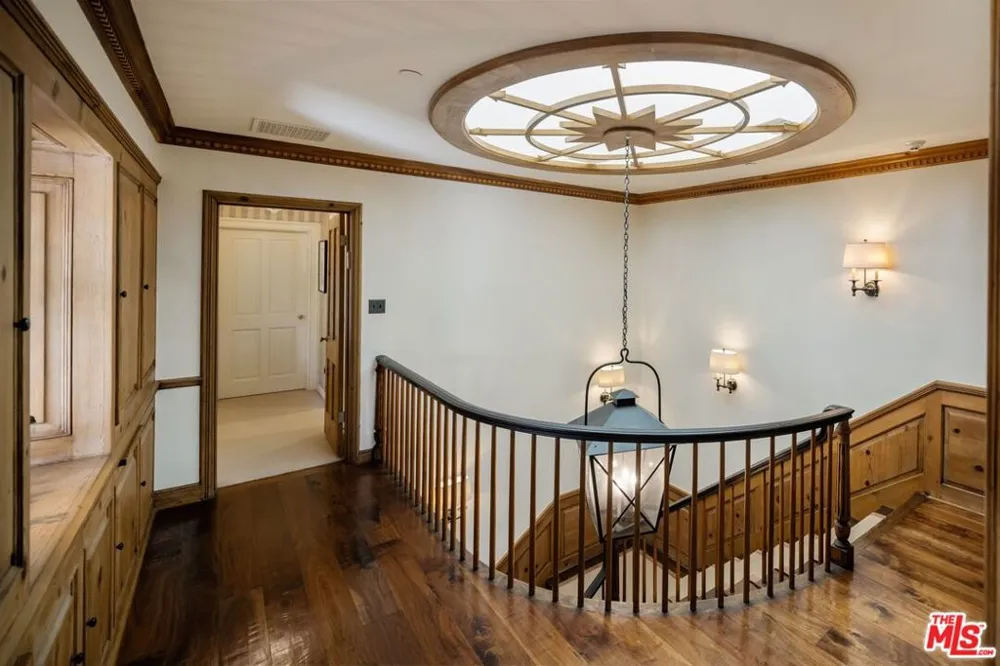 717 Alpine Drive Beverly Hills, CA 90210