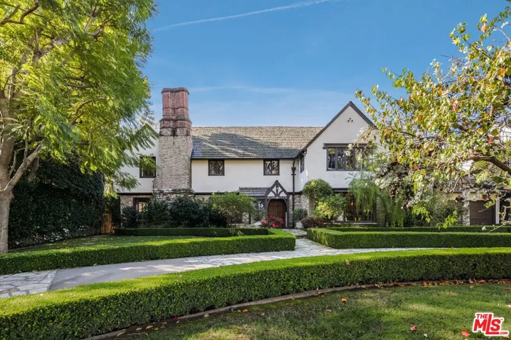 717 Alpine Drive Beverly Hills, CA 90210