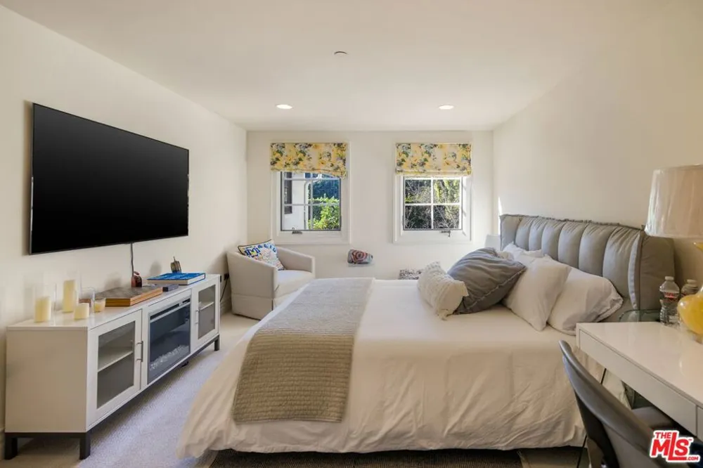 717 Alpine Drive Beverly Hills, CA 90210
