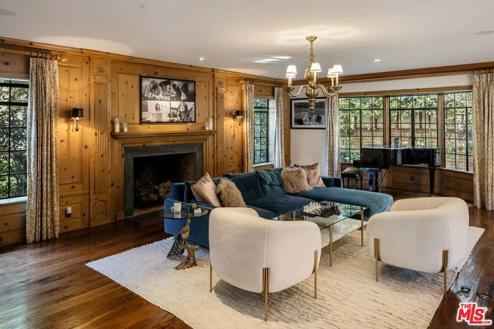 717 Alpine Drive Beverly Hills, CA 90210