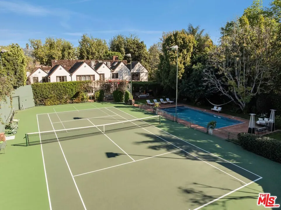 717 Alpine Drive Beverly Hills, CA 90210