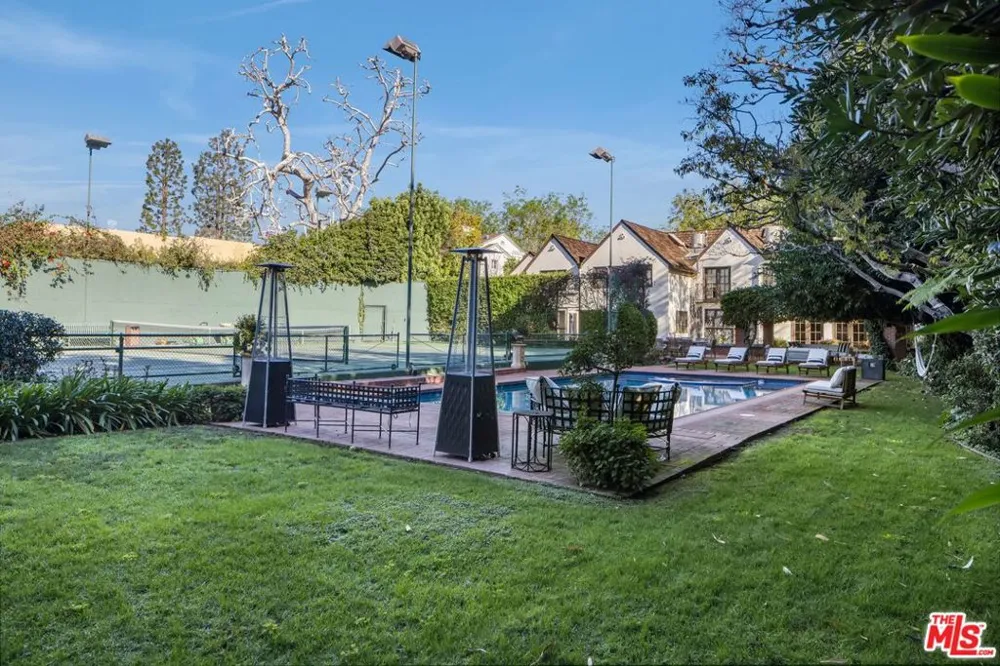 717 Alpine Drive Beverly Hills, CA 90210