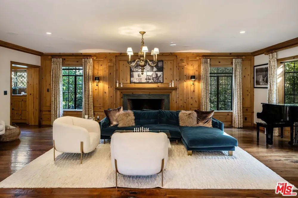 717 Alpine Drive Beverly Hills, CA 90210