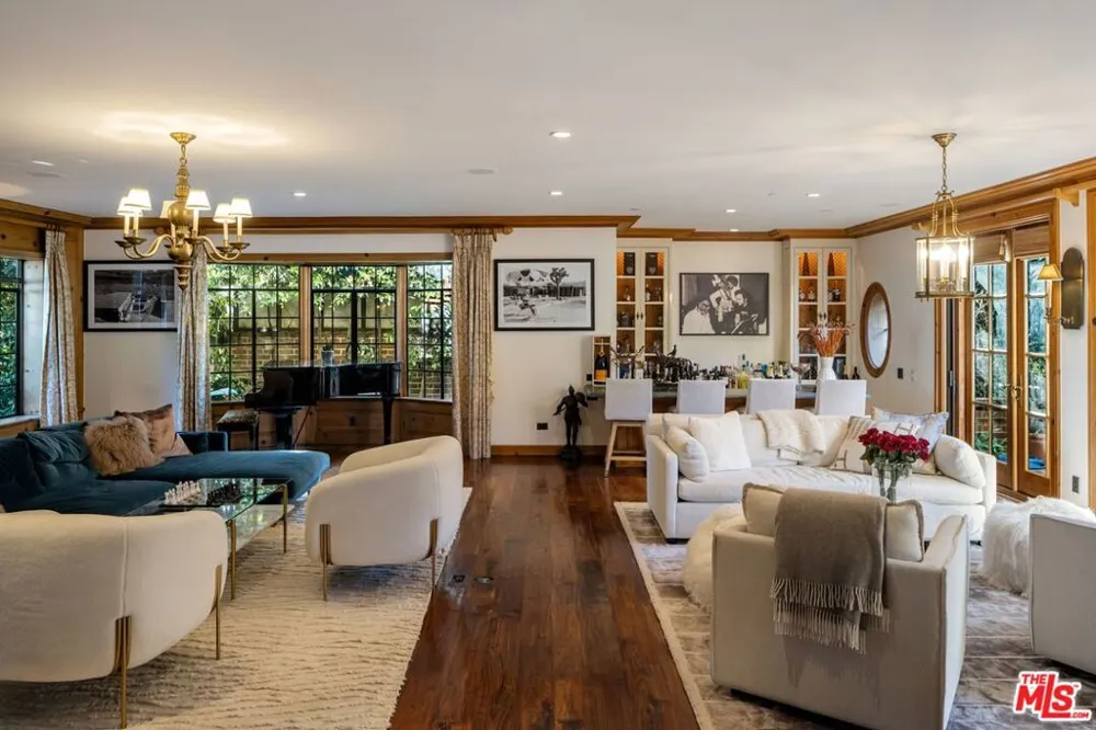717 Alpine Drive Beverly Hills, CA 90210