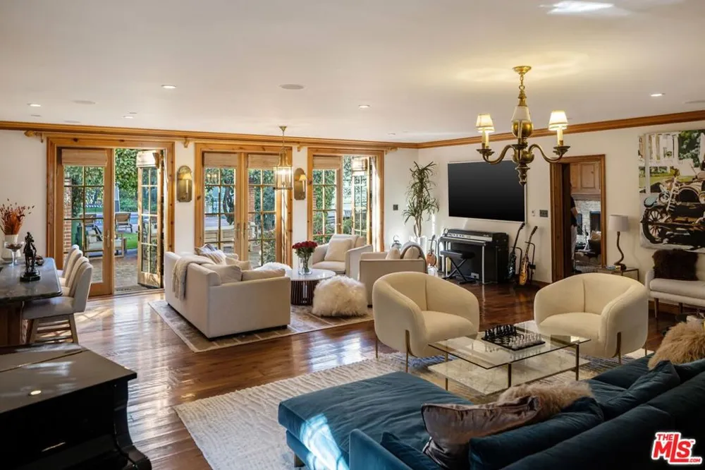717 Alpine Drive Beverly Hills, CA 90210
