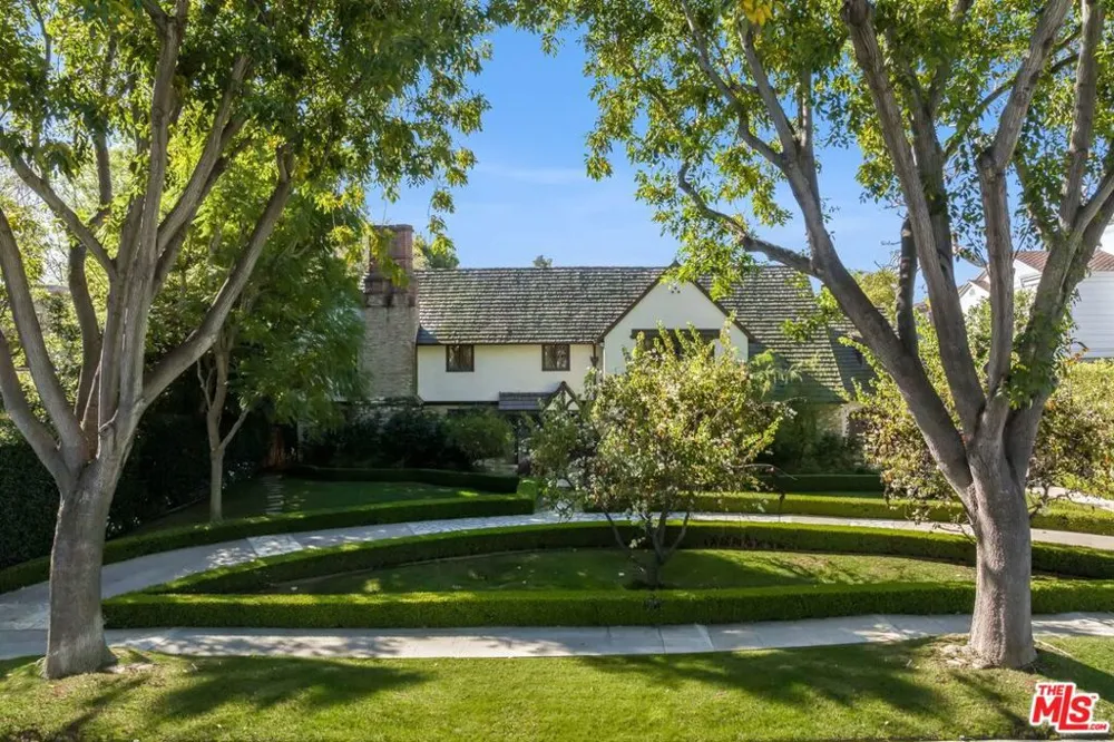 717 Alpine Drive Beverly Hills, CA 90210