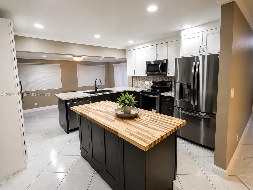 5716 NW 70th Ter Tamarac, FL 33321