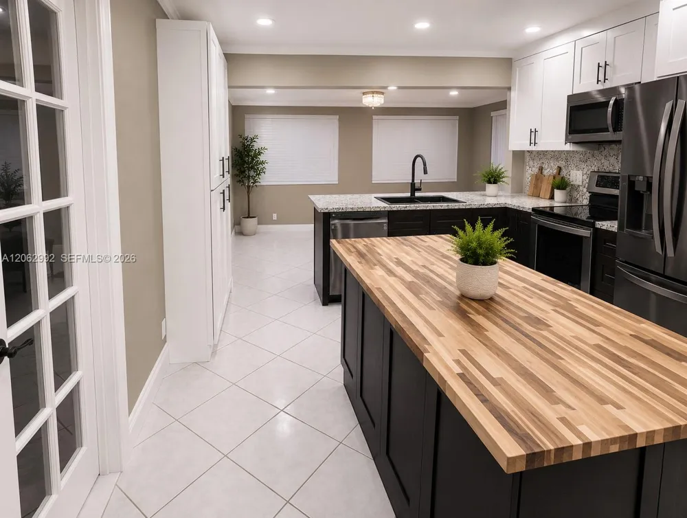 5716 NW 70th Ter Tamarac, FL 33321