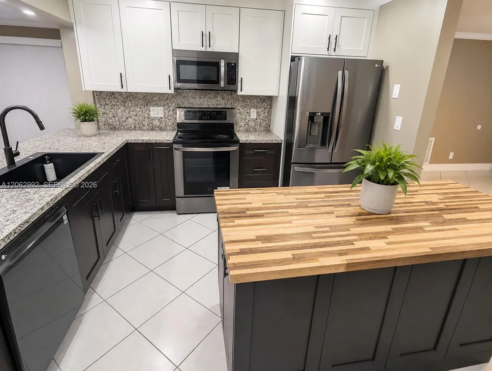 5716 NW 70th Ter Tamarac, FL 33321