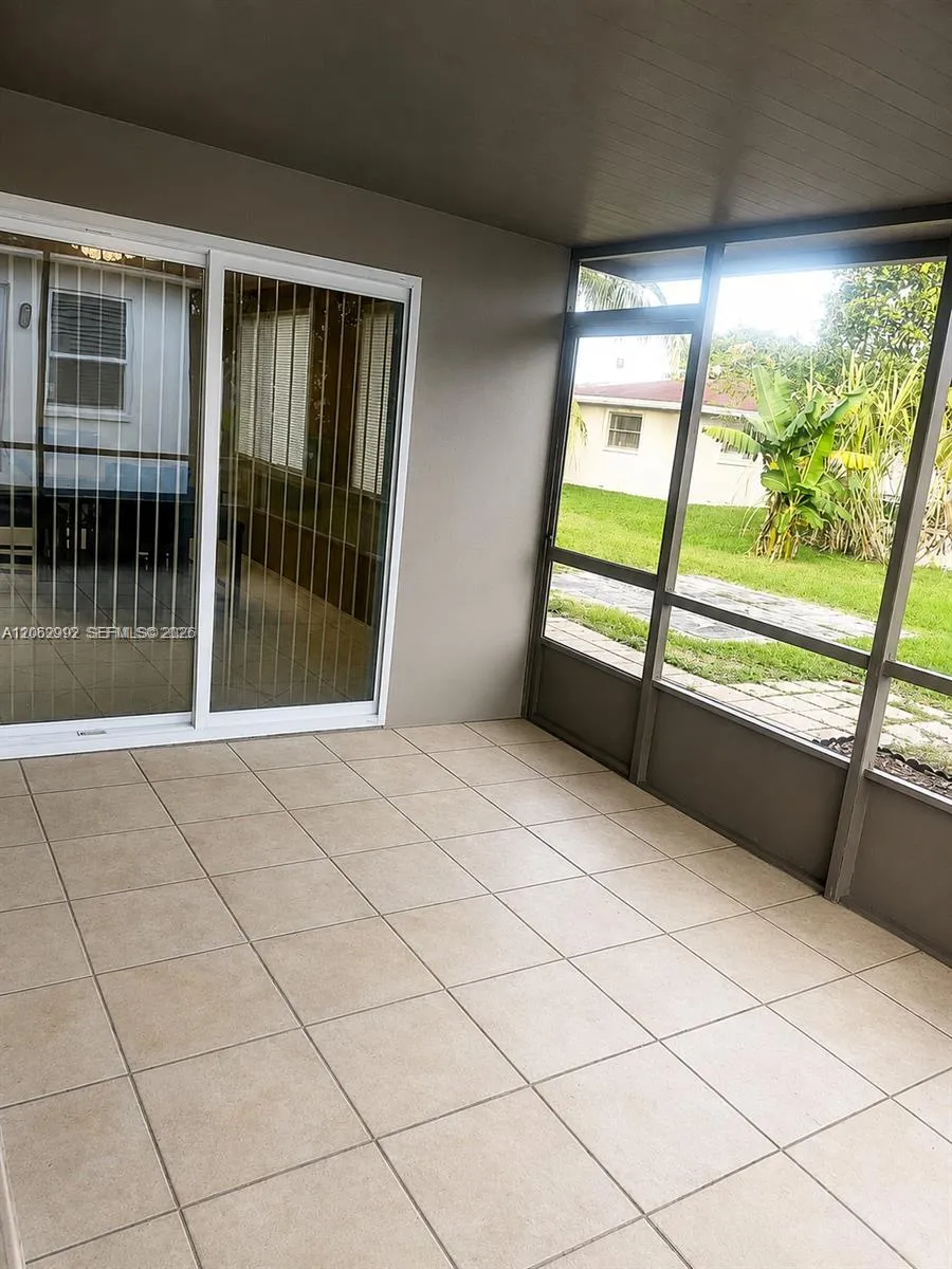 5716 NW 70th Ter Tamarac, FL 33321