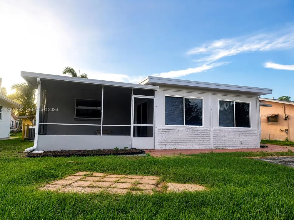 5716 NW 70th Ter Tamarac, FL 33321