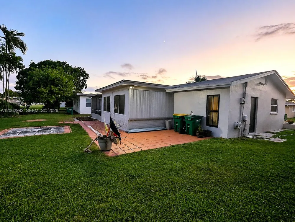 5716 NW 70th Ter Tamarac, FL 33321