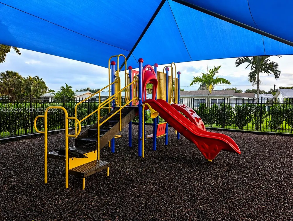 5716 NW 70th Ter Tamarac, FL 33321