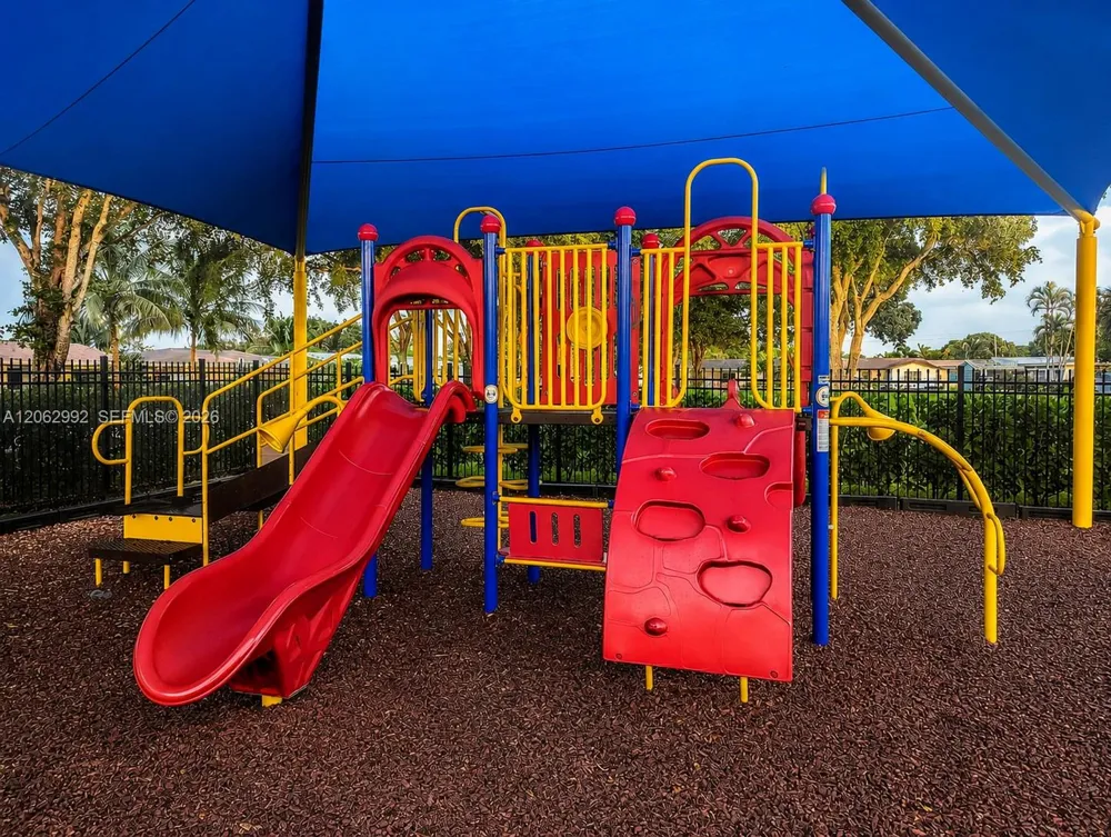 5716 NW 70th Ter Tamarac, FL 33321