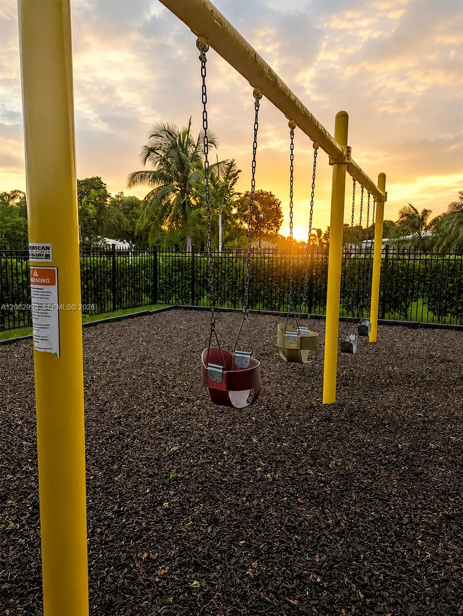 5716 NW 70th Ter Tamarac, FL 33321