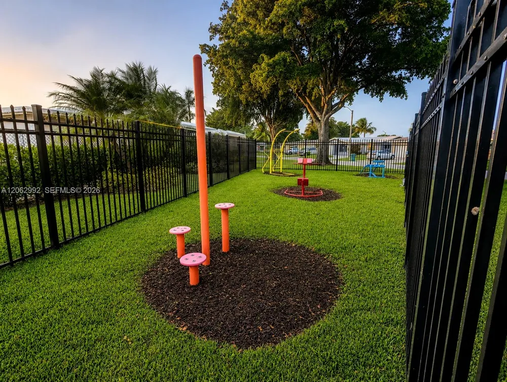 5716 NW 70th Ter Tamarac, FL 33321