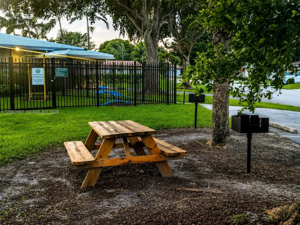 5716 NW 70th Ter Tamarac, FL 33321