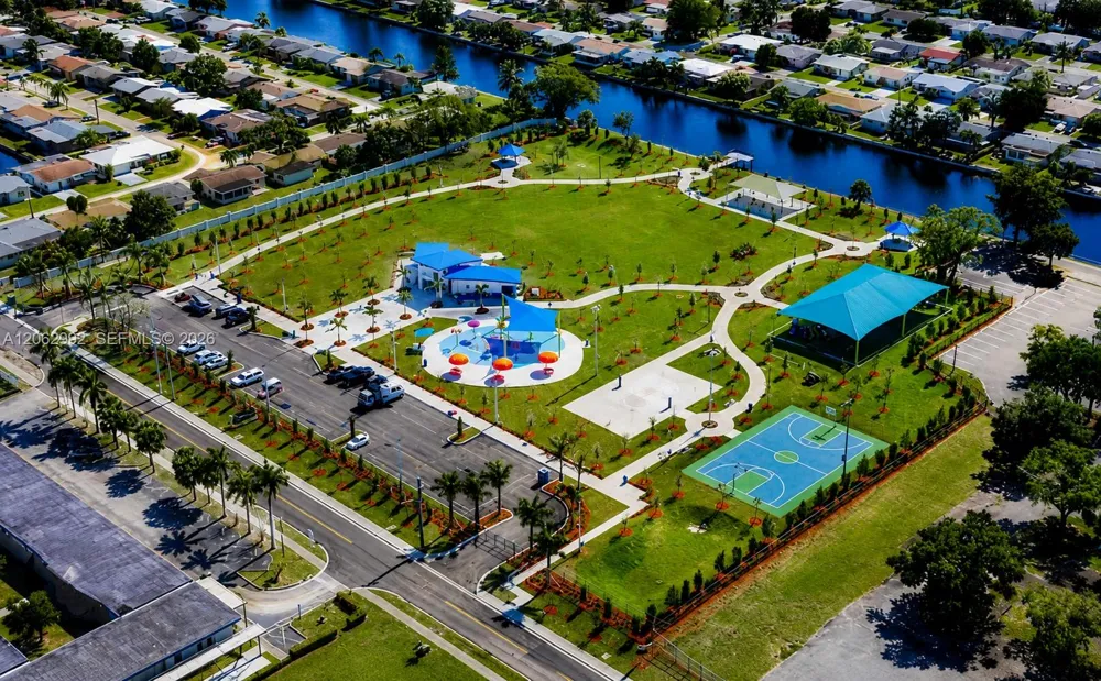 5716 NW 70th Ter Tamarac, FL 33321