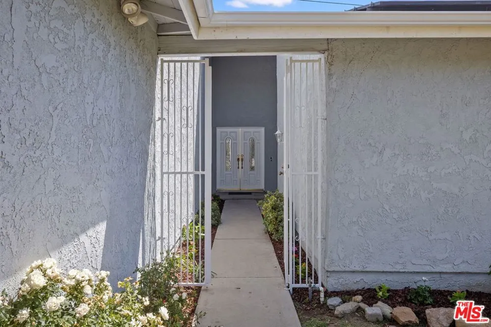 12622 Amboy Avenue Sylmar, CA 91342