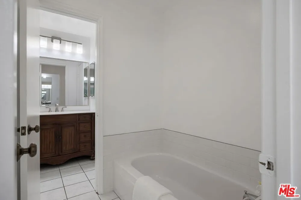 12622 Amboy Avenue Sylmar, CA 91342