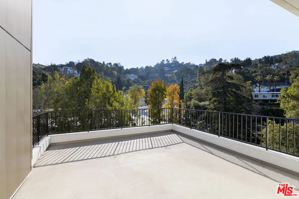 3651 Regal Place #504 Los Angeles, CA 90068
