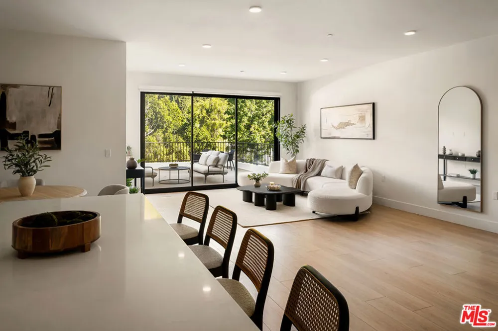 3651 Regal Place #504 Los Angeles, CA 90068