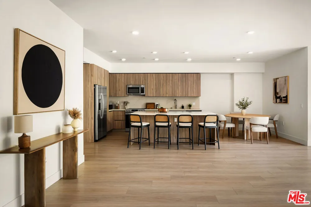 3651 Regal Place #504 Los Angeles, CA 90068