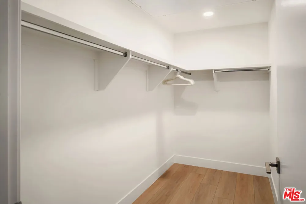 3651 Regal Place #504 Los Angeles, CA 90068