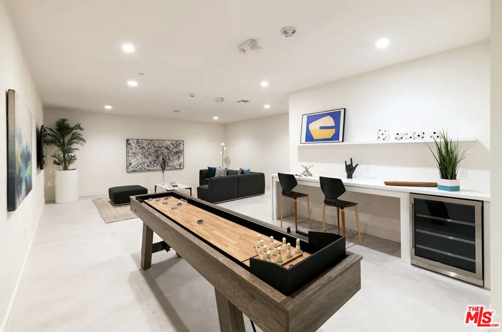 3651 Regal Place #504 Los Angeles, CA 90068