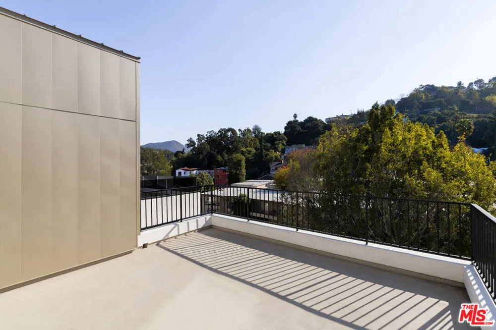 3651 Regal Place #504 Los Angeles, CA 90068