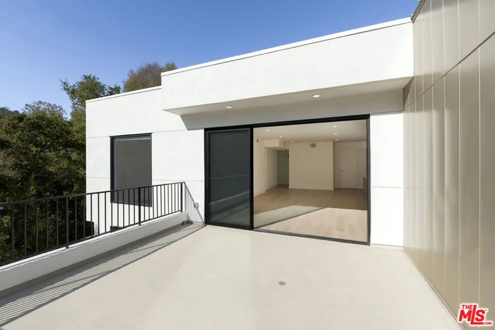 3651 Regal Place #504 Los Angeles, CA 90068
