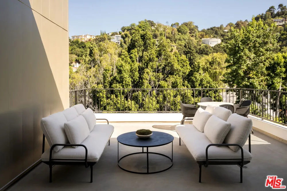 3651 Regal Place #504 Los Angeles, CA 90068