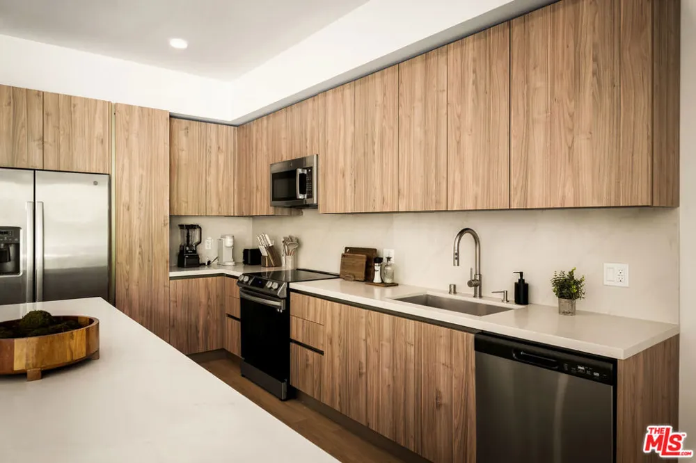 3651 Regal Place #504 Los Angeles, CA 90068