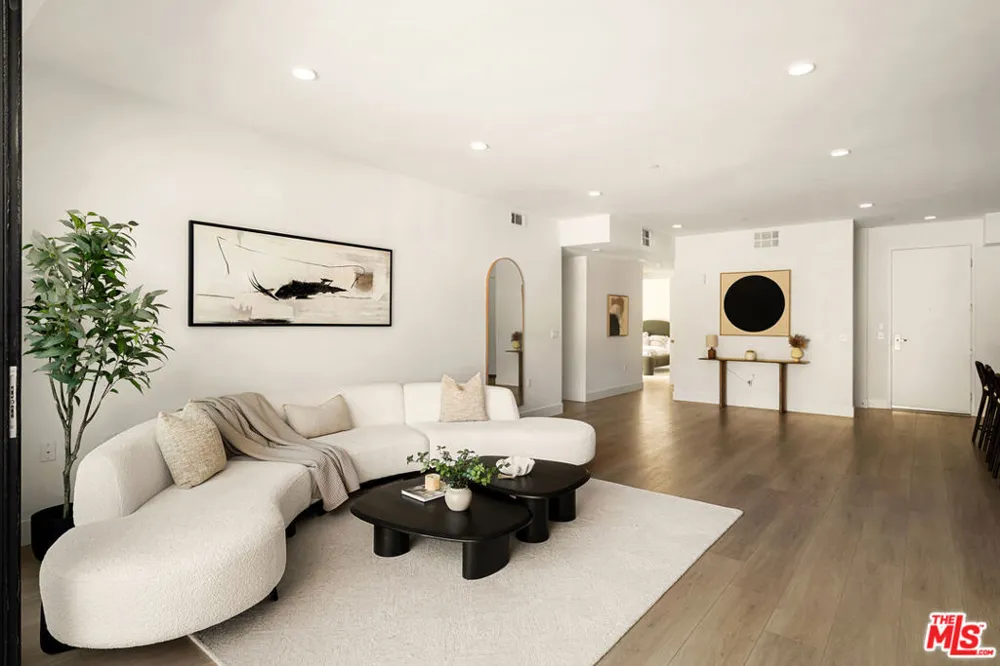 3651 Regal Place #504 Los Angeles, CA 90068