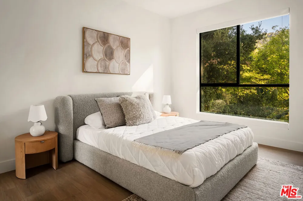 3651 Regal Place #504 Los Angeles, CA 90068