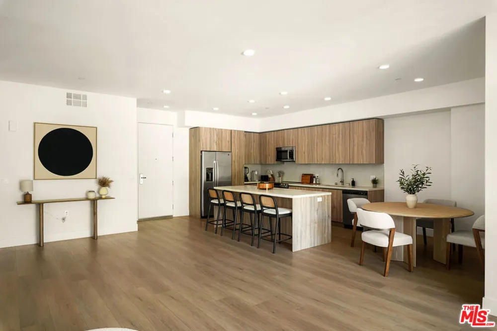 3651 Regal Place #504 Los Angeles, CA 90068