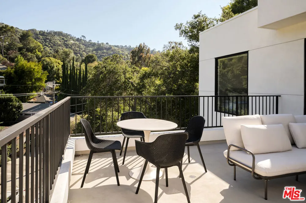 3651 Regal Place #504 Los Angeles, CA 90068