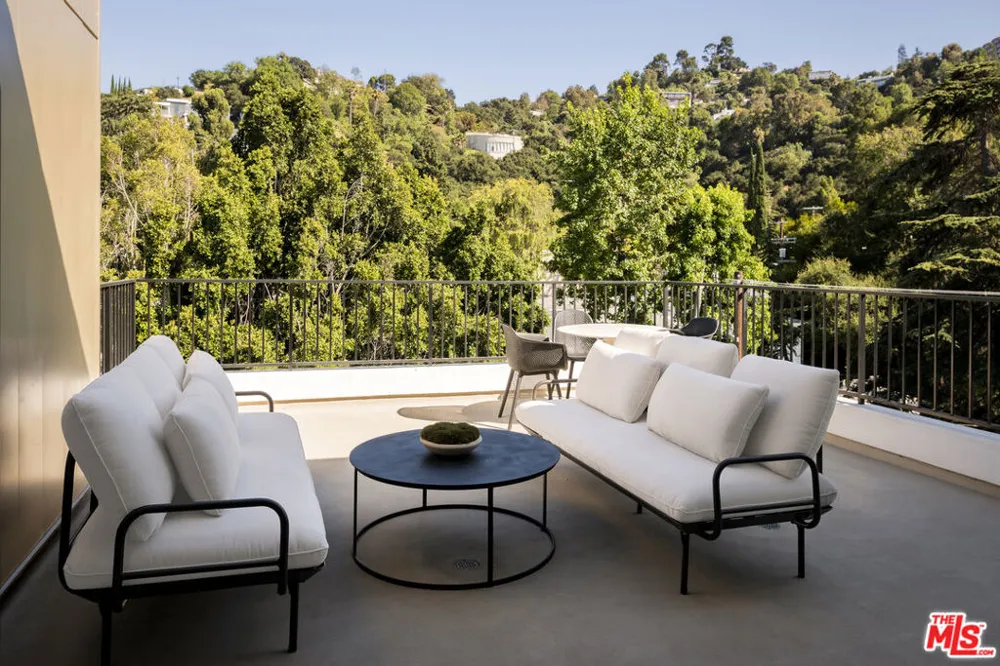 3651 Regal Place #504 Los Angeles, CA 90068